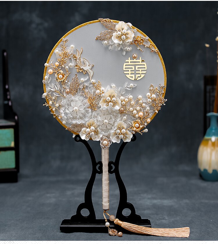 JaneVini 2021 nowe białe koronki Appliqued ślubny wentylator ręczny bukiet perły zroszony starożytny chińnarty styl wachlarz ślubny typu kwiat dla panny młodej: styl D