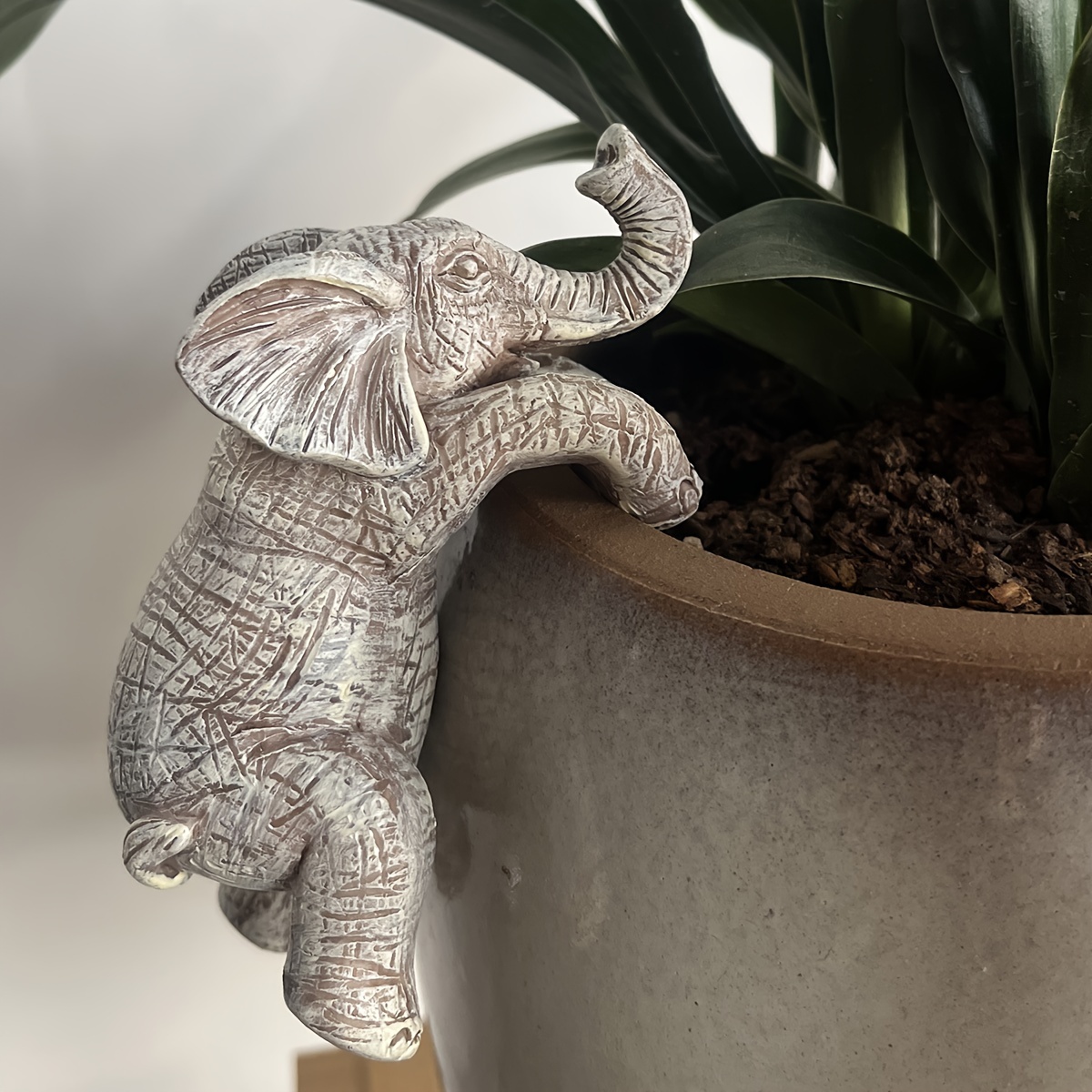 Maceta colgante de elefante, decoración encantadora para balcón y jardín, escultura de animal adorable, Ideal para amantes de los elefantes, 1 ud.: Default Title