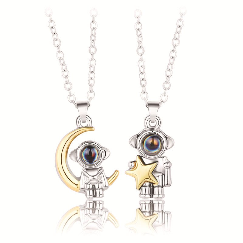 Moda nuova pietra di proiezione 100 lingue coppia collana astronauta Xingyue semplice collana di san valentino