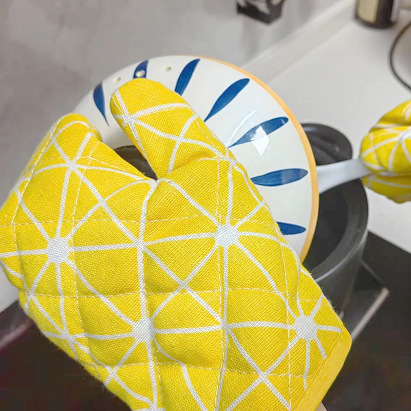 2 pieces of insulated kitchen gloves, heat-resistant microwave gloves, heat-resistant thickened grid oven gloves