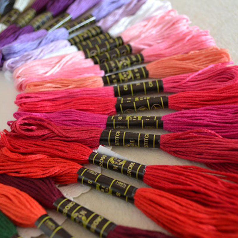 Blandede 50 farver tråde linie polyester korssting bomuld broderitråd floss syning nøgler håndværk strikning spiraea