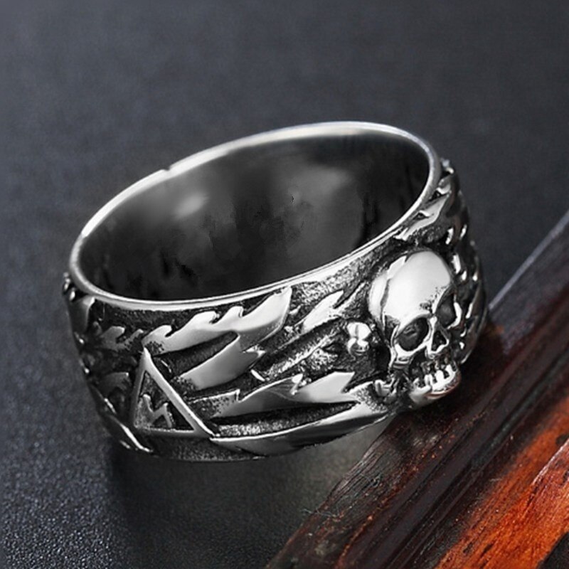 Men's Gothic Retro Exaggerated Punk Lightning Pattern Big Skull Ring