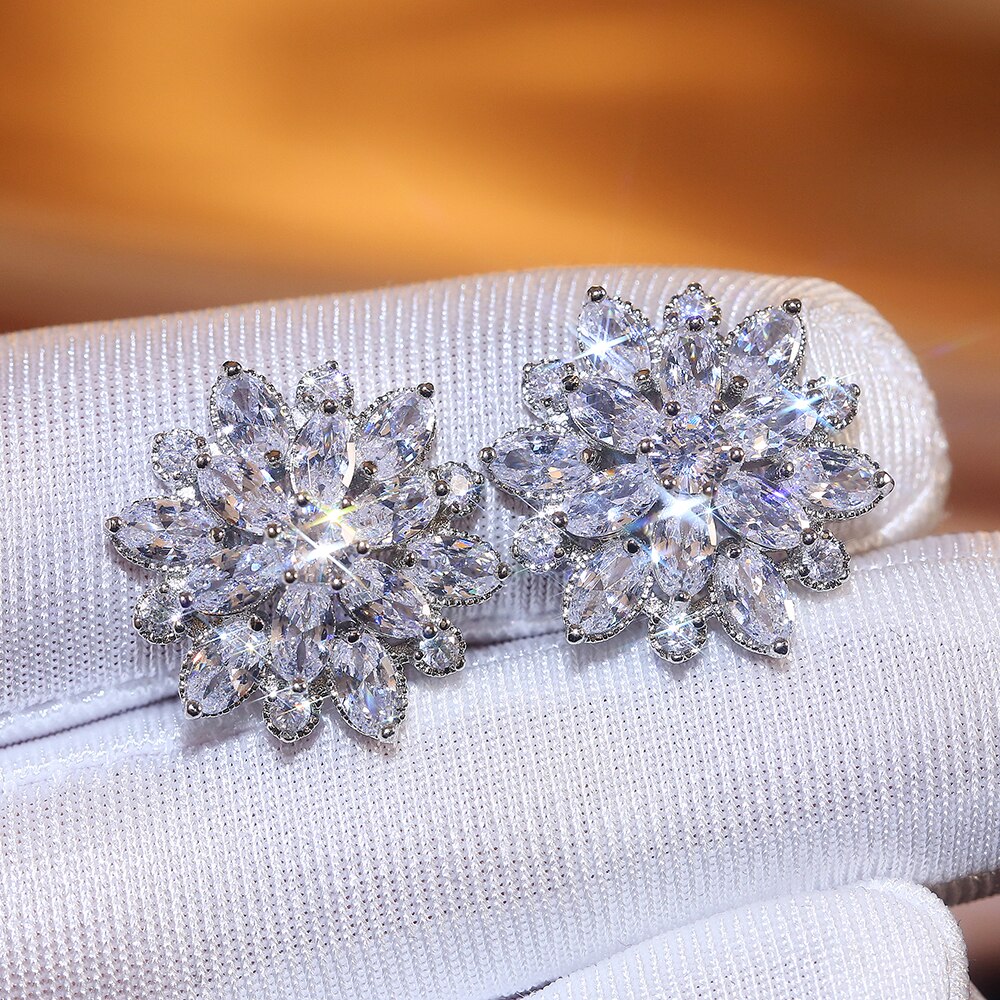 Huitan Gorgeous Big Flower Stud Earring for Women Wedding Engage Dance Party Noble Brilliant Zircon Stone Earrings: E283