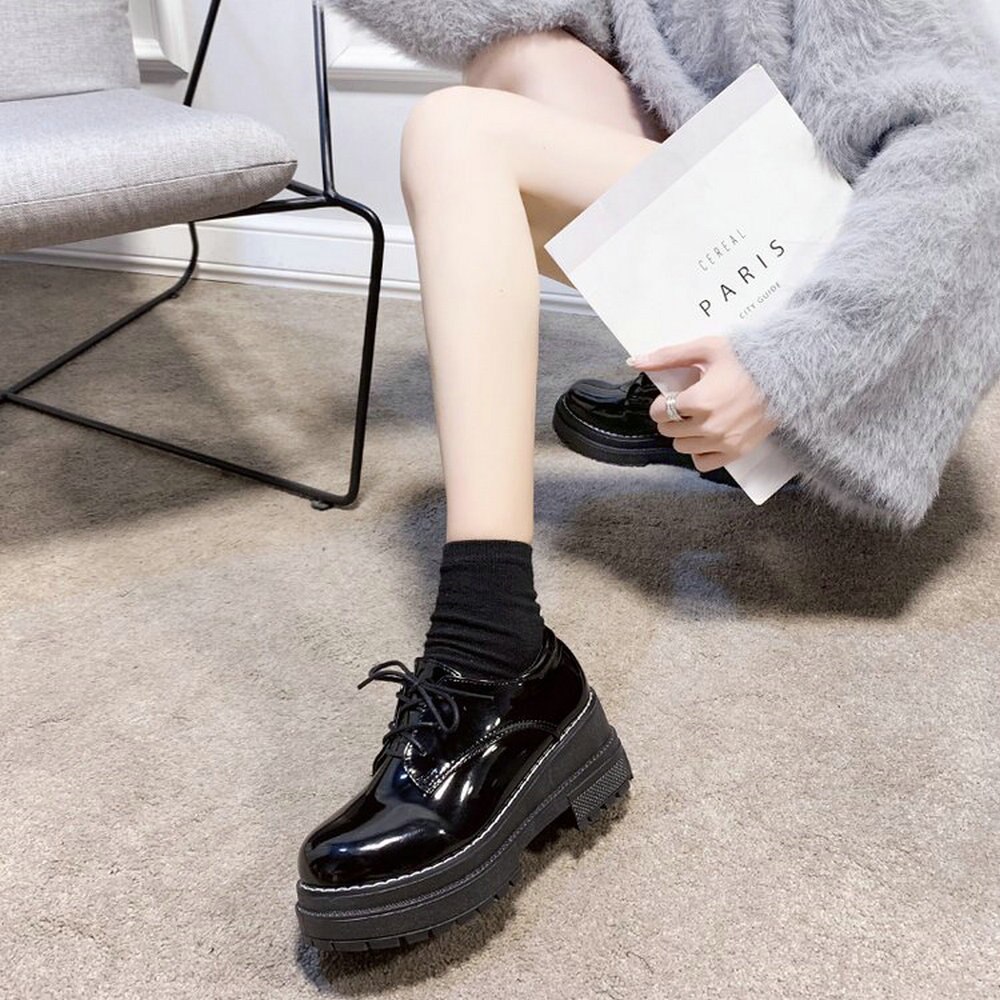 Dam tjocka botten sneakers snörning låg häl klack lackläder skor halkfria damer höjd öka casual skor  b62-77 jy