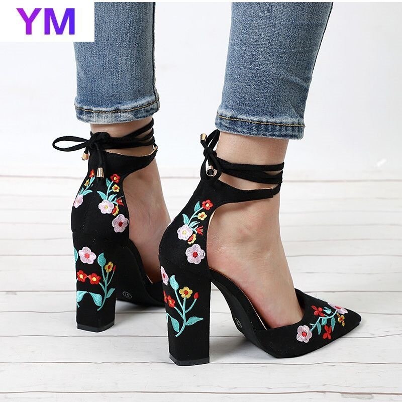 Sandales à talons hauts brodées de fleurs pour femmes, 10cm paires, à lacets, bout pointu, talon carré, chaussures de soirée, grande taille 43