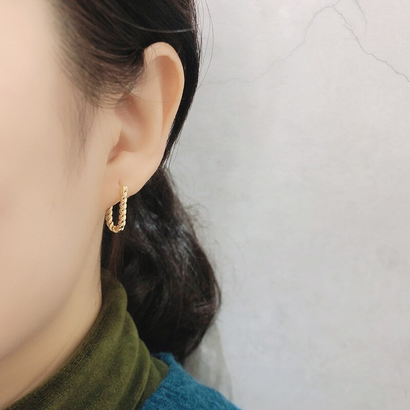 Xiyanike Zilver Kleur Schroefdraad Ovale Hoepel Oorbellen Voor Vrouwen Mode Eenvoudige Gesp Goud Hypoallergeen Sieraden Accessoires