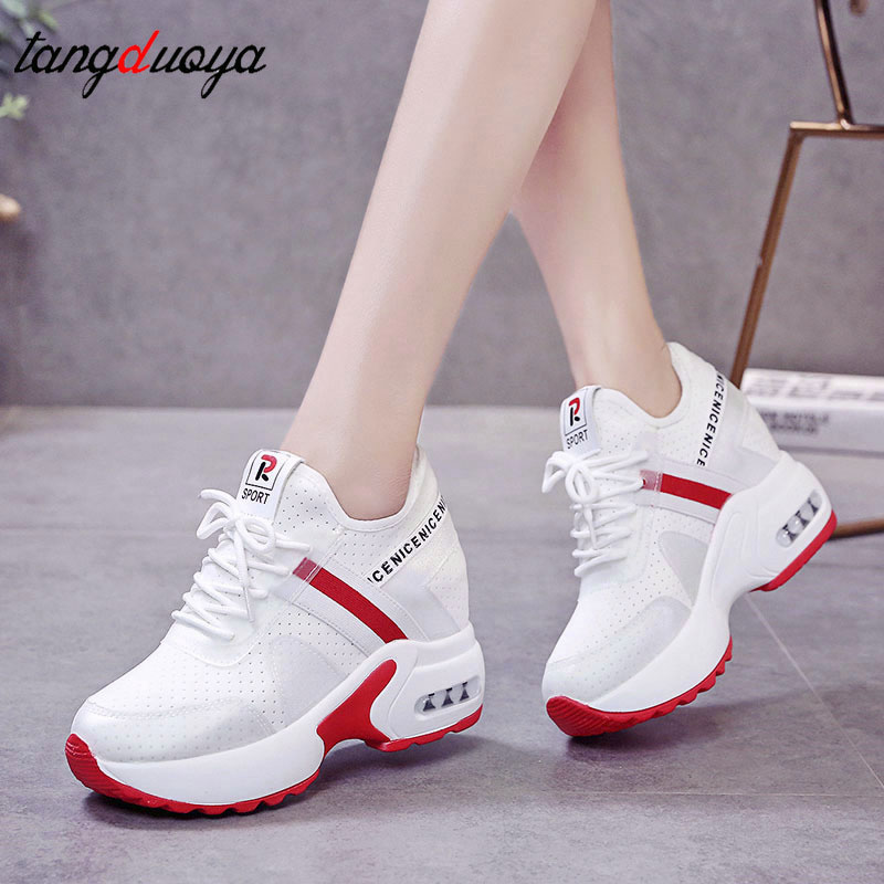 Höga vita sneakers dam platå skor klack ökande dam skor mesh andas skor kil svart kvinna sneakers platå