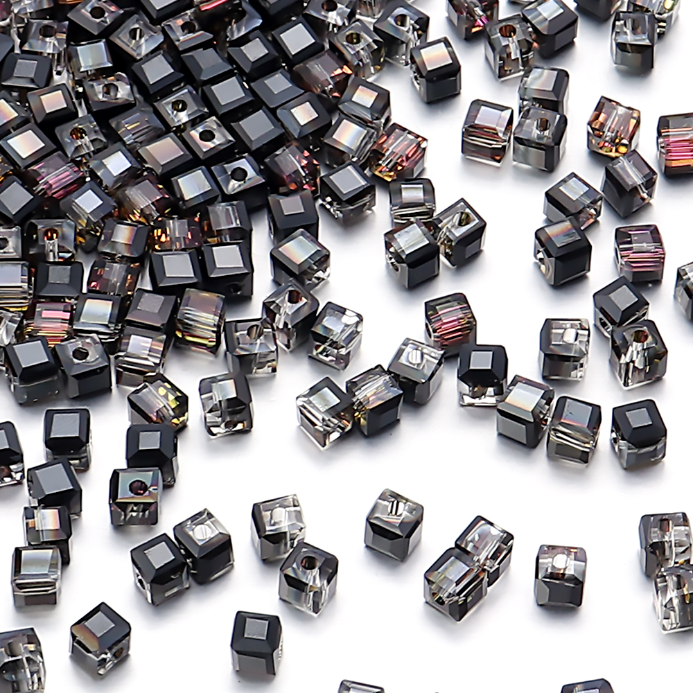 50 stk./parti firkantede facetslebne glaskrystalperler til smykkefremstilling løse glasperler gør-det-selv armbånd spacer kube perlet: Blå / 4mm