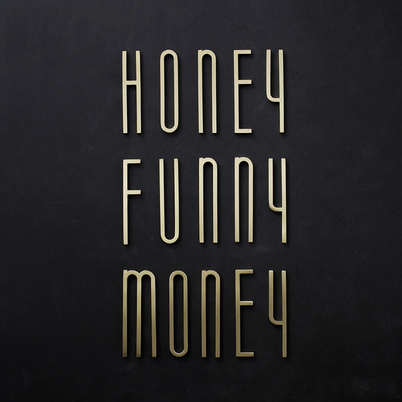 Højde 7cm 2.75 " gyldne messing bogstaver og tal vægindretning villa hotel dørplader figurer sovesal hjemmekontor nummer gør-det-selv