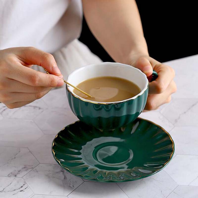 Højkvalitets keramiske kaffekopper underkop kaffekopkasse sæt enkelt europæisk stil krus cappuccino blomsterkopper 220 ml latte kop