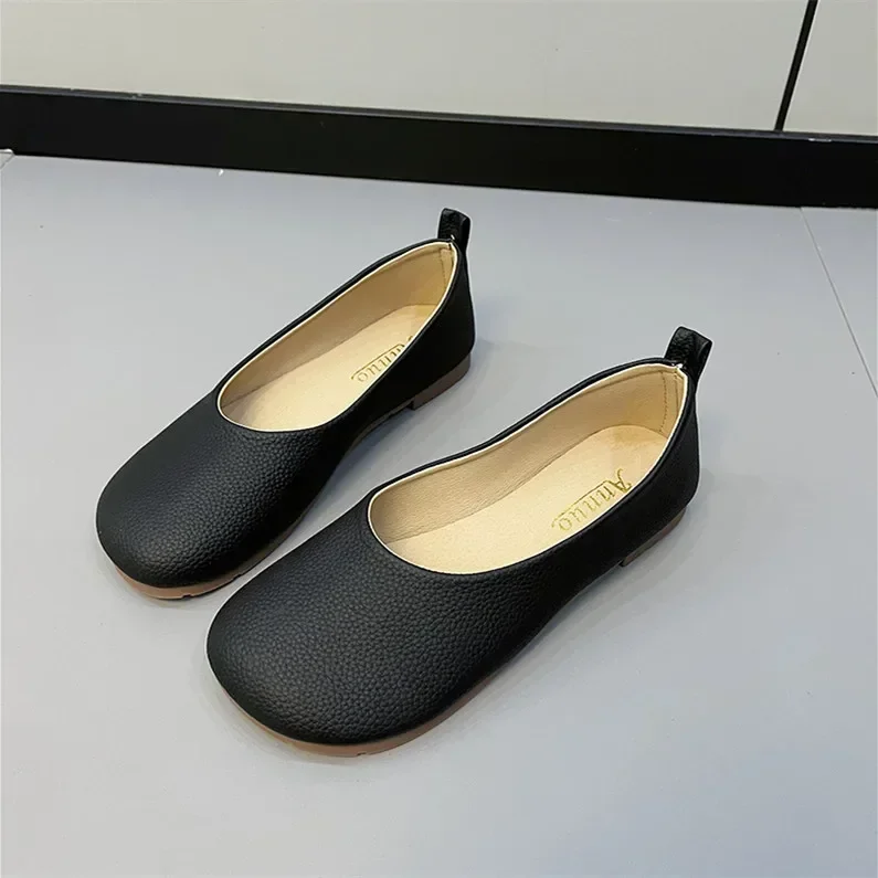 Mocassini Slip on in pelle da donna primavera autunno moda ballerine da donna Casual punta tonda Cute Flats scarpe da infermiera Sneakers: Black / 43
