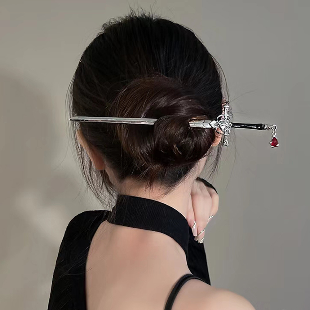 Horquilla con colgante de rubí y espada china para mujer, palo de pelo Punk Vintage, tocado de personalidad de , borla de Metal, accesorio de Clip para el cabello: Color amarillo dorado claro