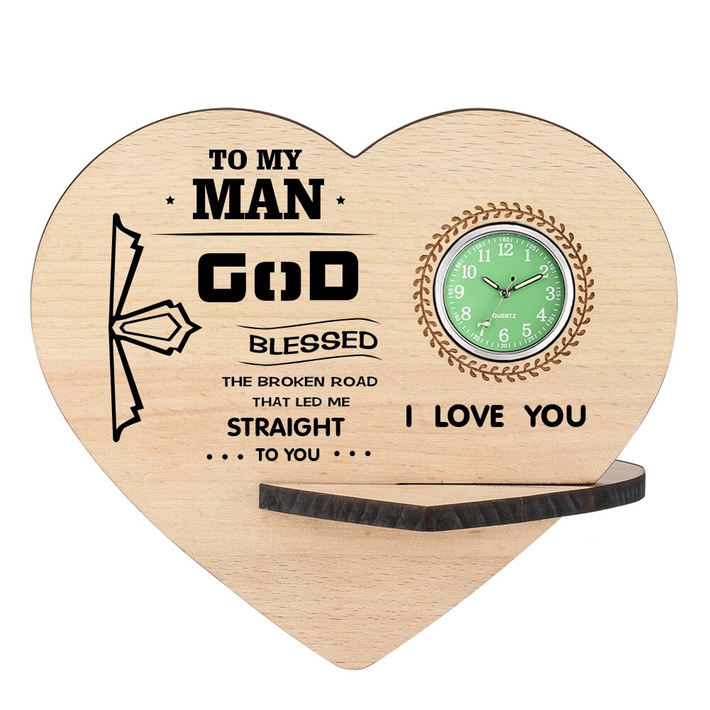 Huisdecoratie hartvormige houten tafelklok met gedrukte letters en woorden, houten bureauklok, kleine groene wijzerplaat: A