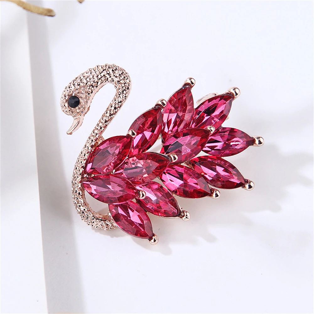 Crystal Turtle Brooches Vintage Metal Lapel Pin for Women Hat Scarf Backpack Badge Marine Animal Protection Souvenirs: Pure Gold Color
