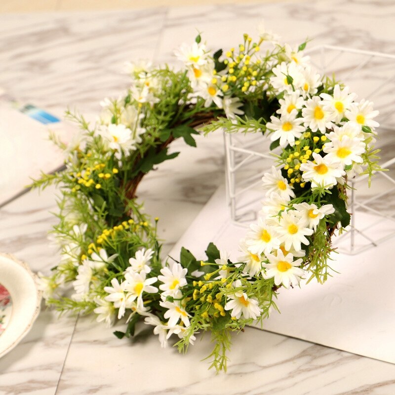 Hvide kunstige små tusindfryd krans dør dekoration blomster arrangement kranse bryllup hængende ring boligindretning