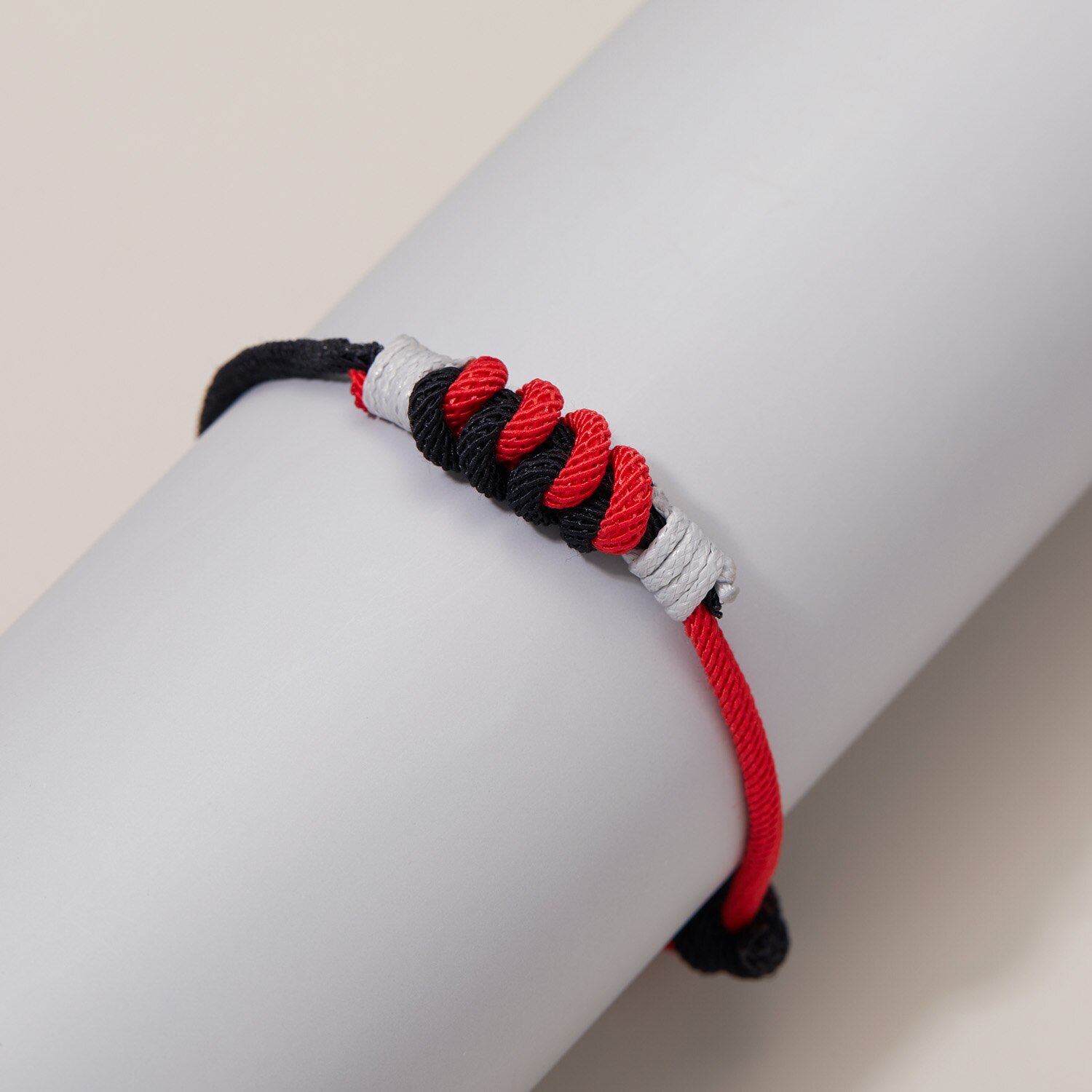 Rood Zwart Wit Touw Handgemaakte Gevlochten Armband Voor Vrouwen Mannen Vriendschap Katoen Wrap Geweven Verstelbare Lucky Card Armband