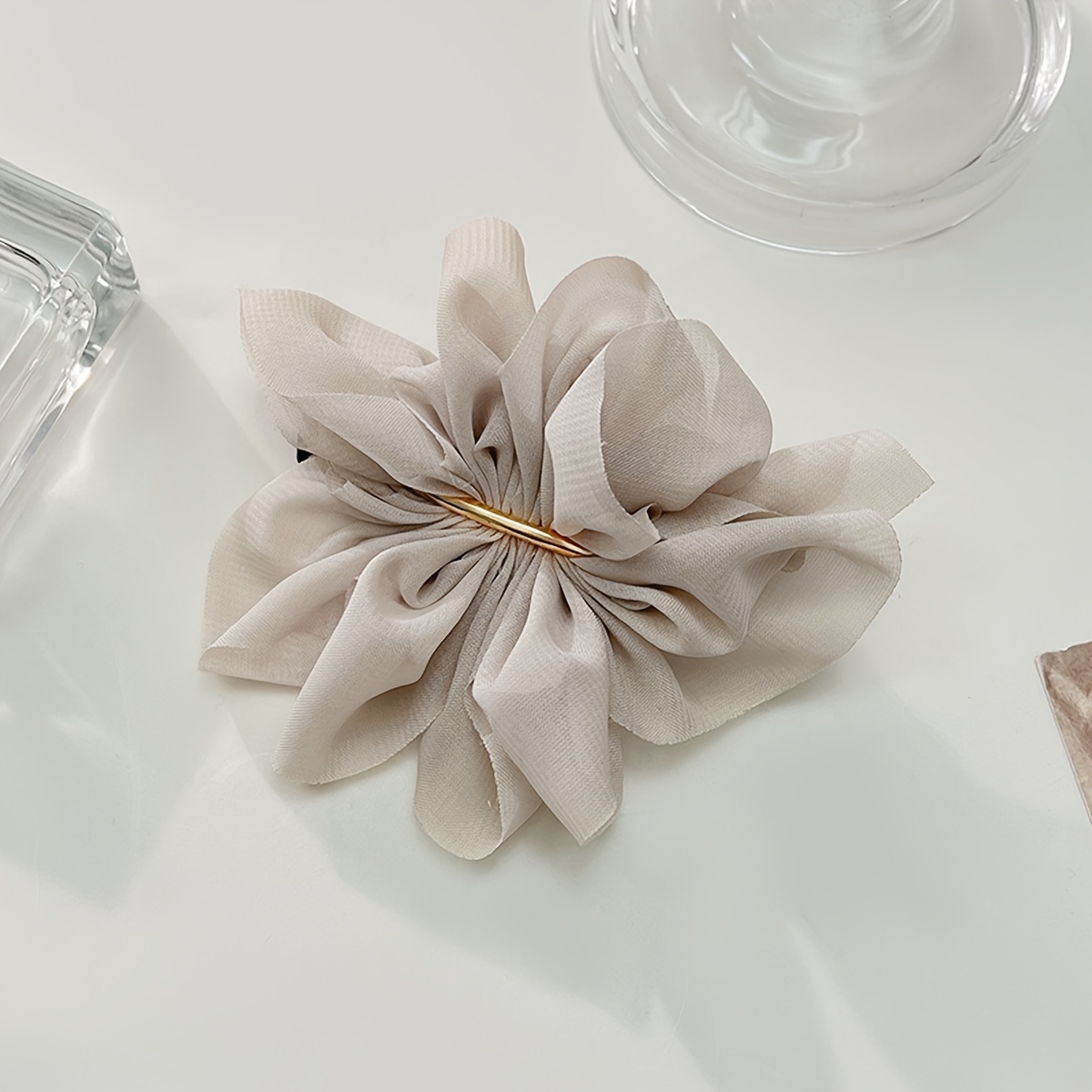 1pc enkle hårspenner i chiffong med blomster til kvinner, oval fjærspenne i legering, ensfarget hårtilbehør.: Sølv