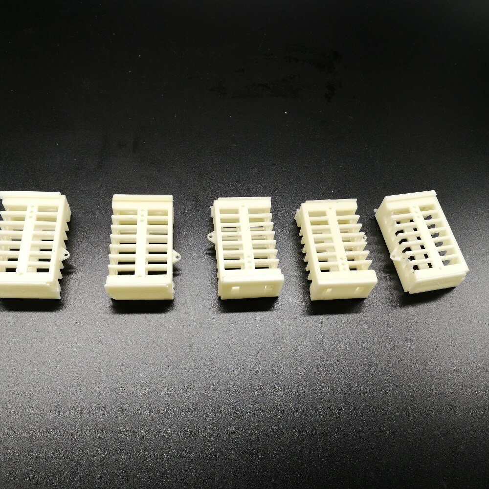 B King of beekeeping tools plastic cage prison queen bees multifunctional queen cage king prisoner in a cage bee hives