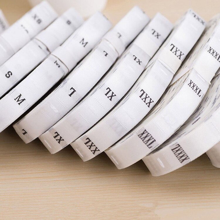 1200 stks (2 rollen) XXS-6XL Zwart Satijn Maat Labels Geborduurd Zwart Maat Tags Babys Kleding Wasbare Care Labels
