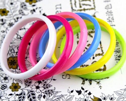 Pulseras de plástico con amuleto de mano para mujer y niña, brazaletes de color caramelo claro, accesorios de mano, joyería,