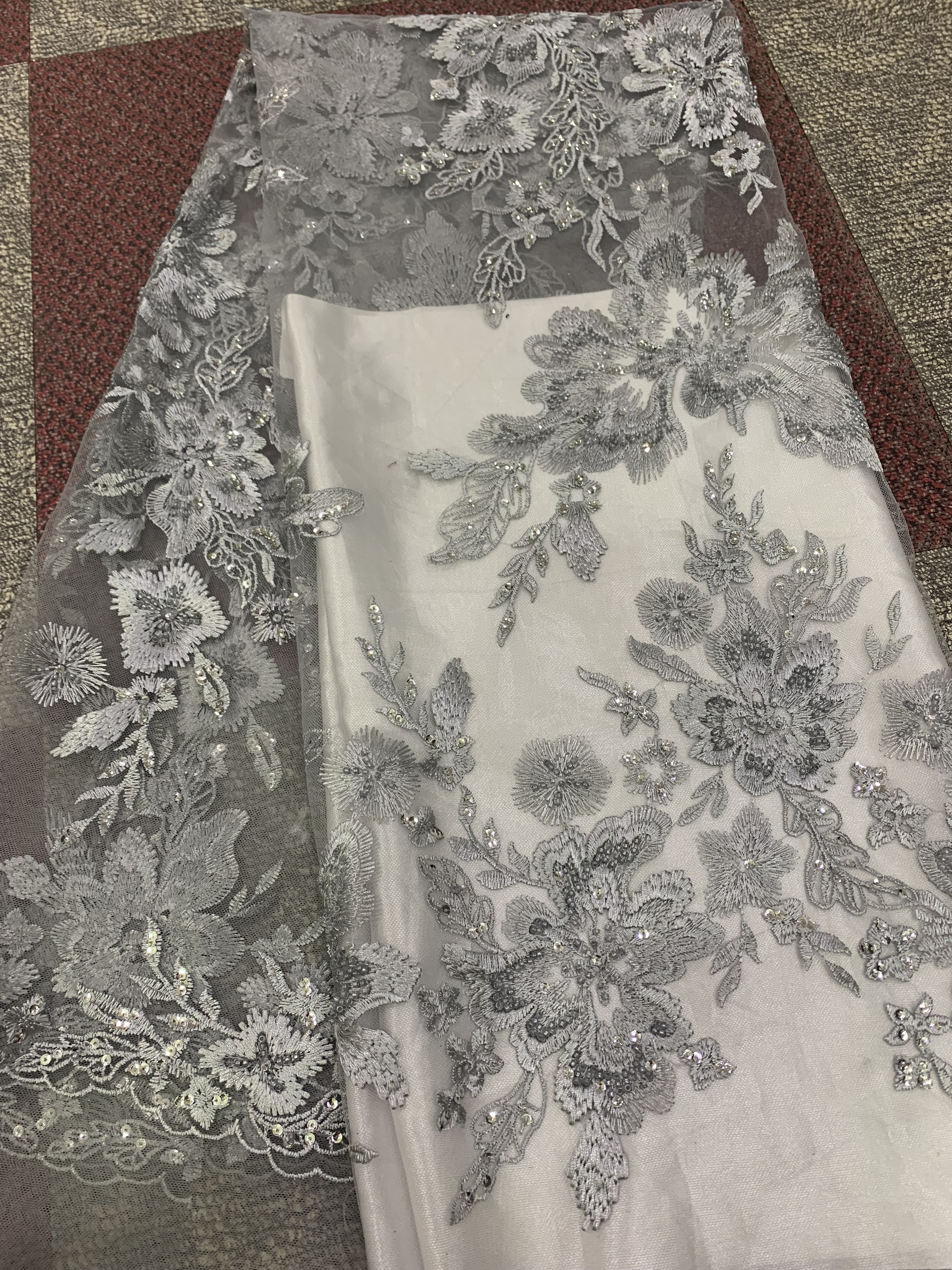 Tela de encaje de tul africano superventas , tela de encaje suizo con bordado de flores, tela de encaje nigeriano de con cuentas para novia