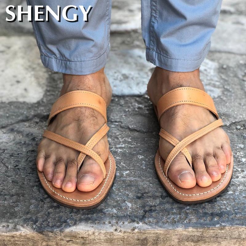 Män läder tofflor sommar herr platta sandaler casual grekiska utomhus strandskor sandaler retro romerska tofflor plus storlek 39-48