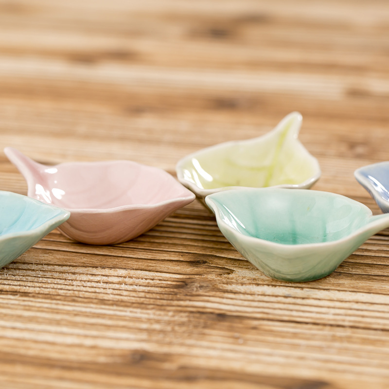 Plato de cerámica con estilo de hojas de esmalte de hielo, plato para sushi, plato de especias, 5 colores opcionales, plato pequeño de hojas al por mayor