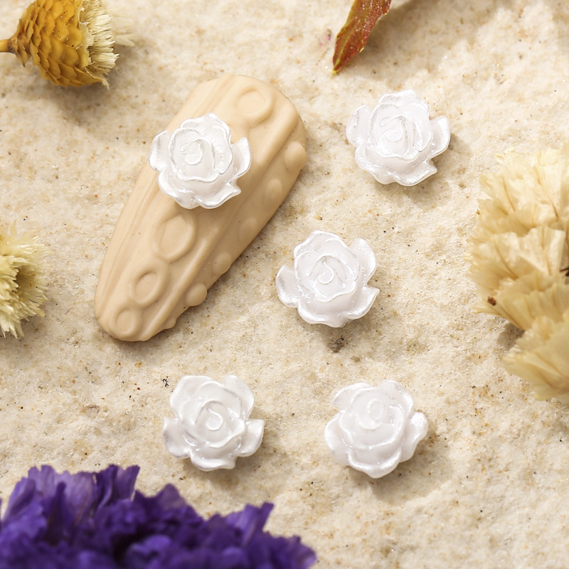 50 Uds. De dijes de flores rosas blancas de 6/8/10MM para decoración artística de uñas de boda, cuentas de perlas de flor de Aurora de resina 3D y pétalos esmaltados: Beige
