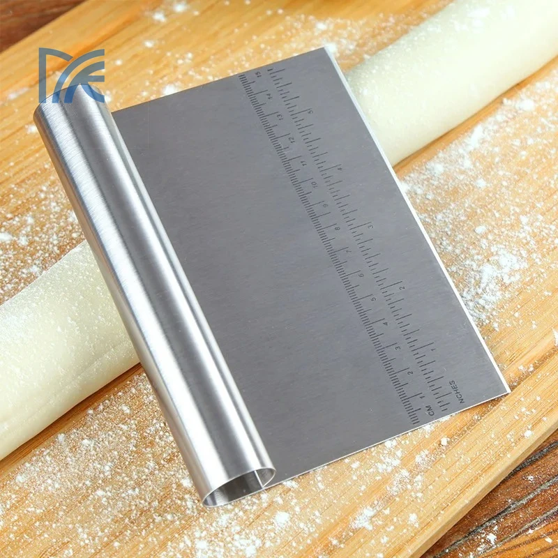 Stainless Steel Pizza Cutter Dough Pastry Scraper with Measuring Scale Multifunctional Cake Bread Separator Scale Knife