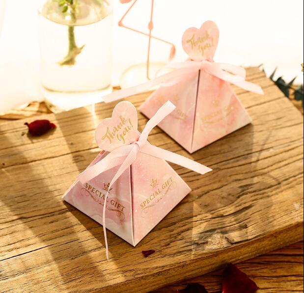 50 X Marmer Flamingo Eenhoorn Driehoekige Piramide Bruiloft Gunsten Dozen Snoep Chococlate Bomboniera Party Box Giveaways Dozen: pink marble