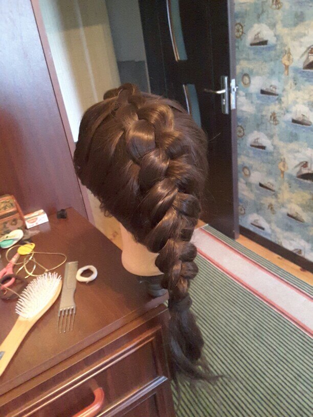 CAMMITEVER 20 inch Brown Hair Salon Heads Mannequin Long Hair Training Silicone Head Practice Doll Stand Pole Hairstyling