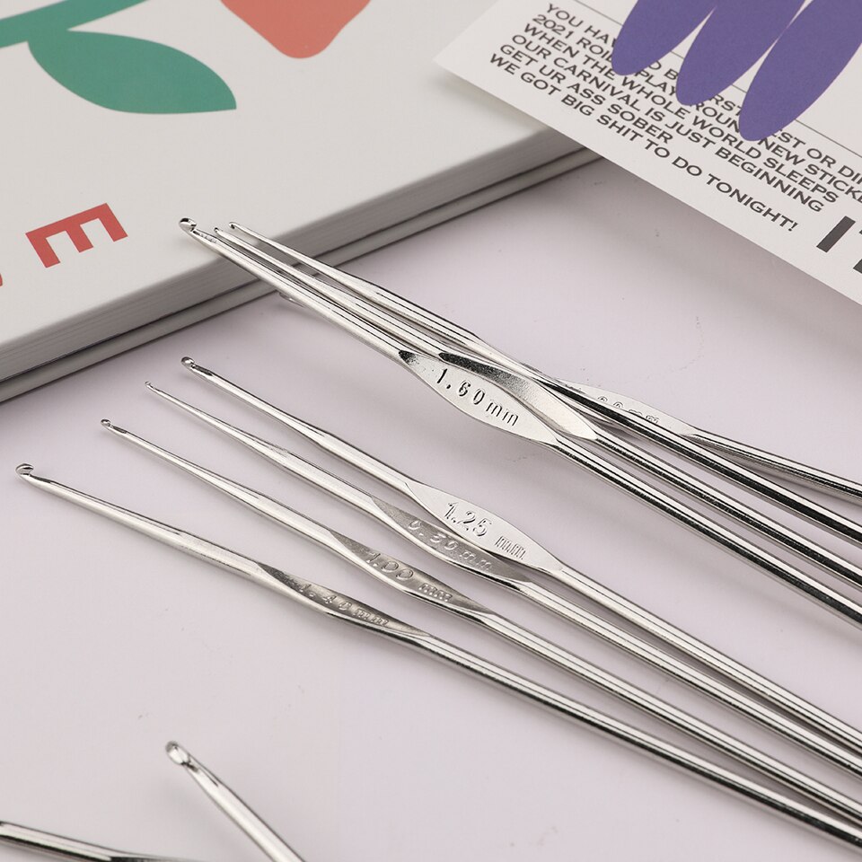 RORGETO Crochet Hooks Kit Yarn Hook Crochet Needles Sweater Weaving Knitting Sewing Yarn Needles for Beginners Silver 0.5-2.7