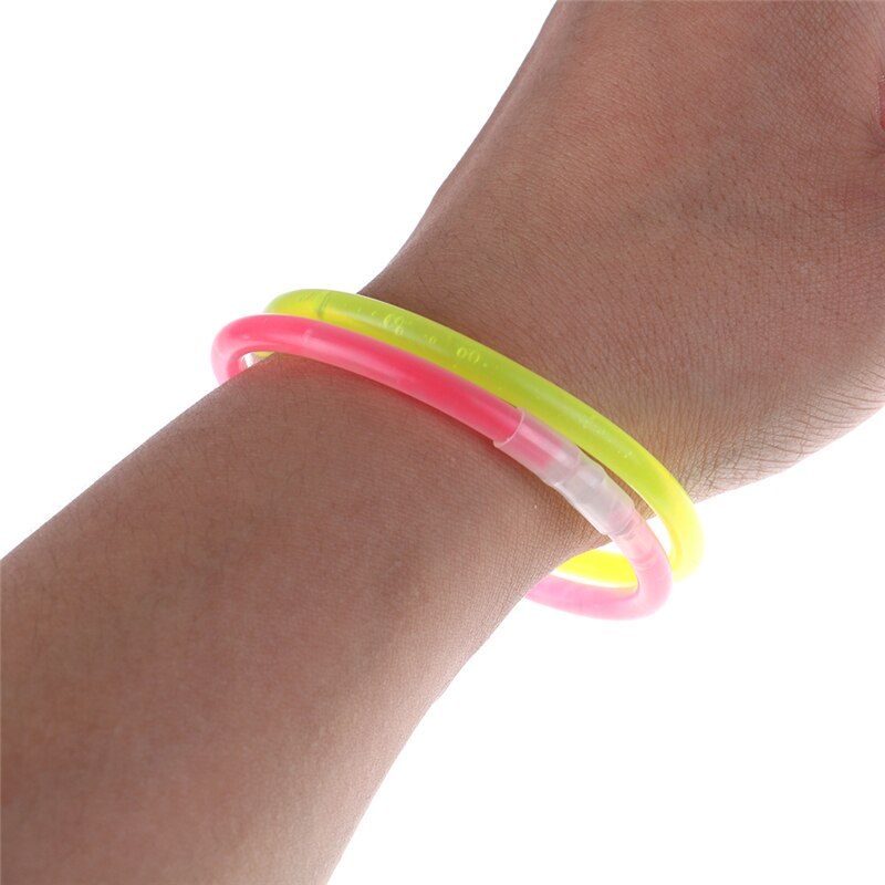 100 Stck freundlicher Weihnachten Party Neon- Glowstick Licht Stock Lustige glühen Stock Spielzeug glühen in das dunkel Fluoreszierende Armbinde Spielzeug für freundlicher