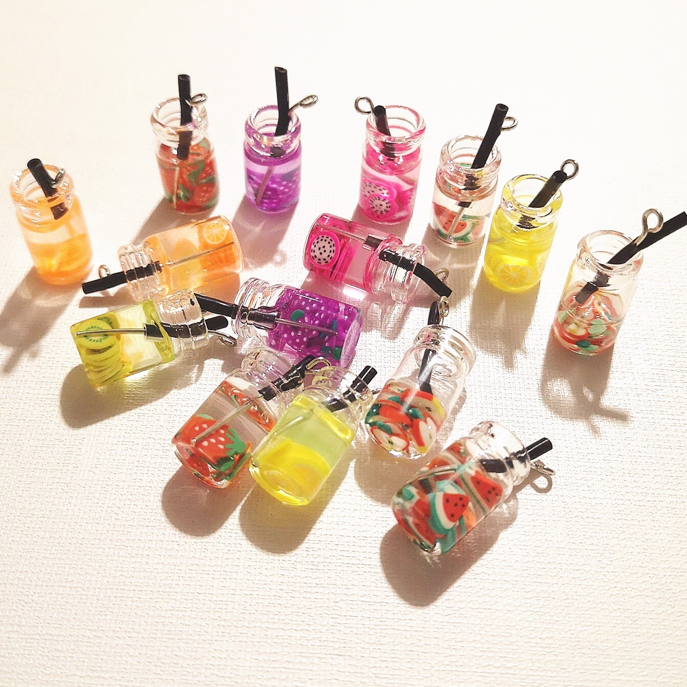 8 stks Fruit Oranje Appel Aardbei Citroensap Miniatuur Voedsel Bedels Hangers Voor DIY Sleutelhanger Ketting Oorbel Accessoires