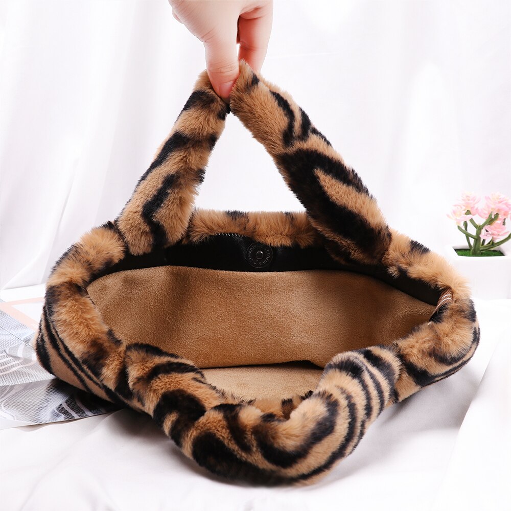 1 pc leopard plysj veske med kjede myk skulderveske for kvinner stor vinter messenger bag varm pels veske