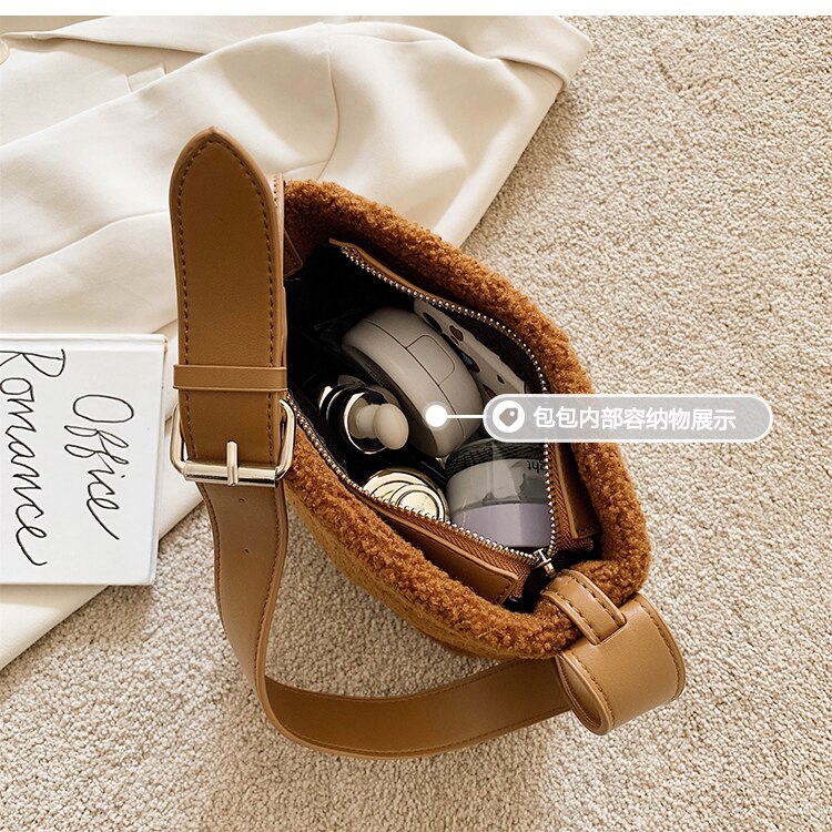 Niche Lamb Plush Handbags Autumn/winter All-match Ins Shoulder Underarm Bag Bucket Bag Tote Bag Width: 20cm