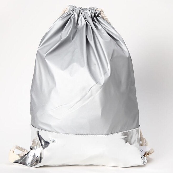 Mochila Bolsa tipo saco con cuerdas para mujer nueva femenina con apliques de polipiel impermeable: Plata