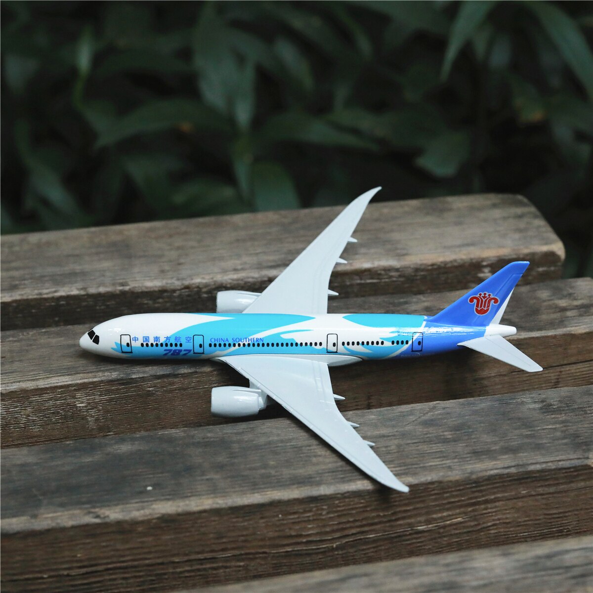 Miniatura dell&#39;ornamento del ricordo da collezione di aviazione del mondo di 15cm del modello 15cm della lega dell&#39;aeroplano della cina south Airlines B787