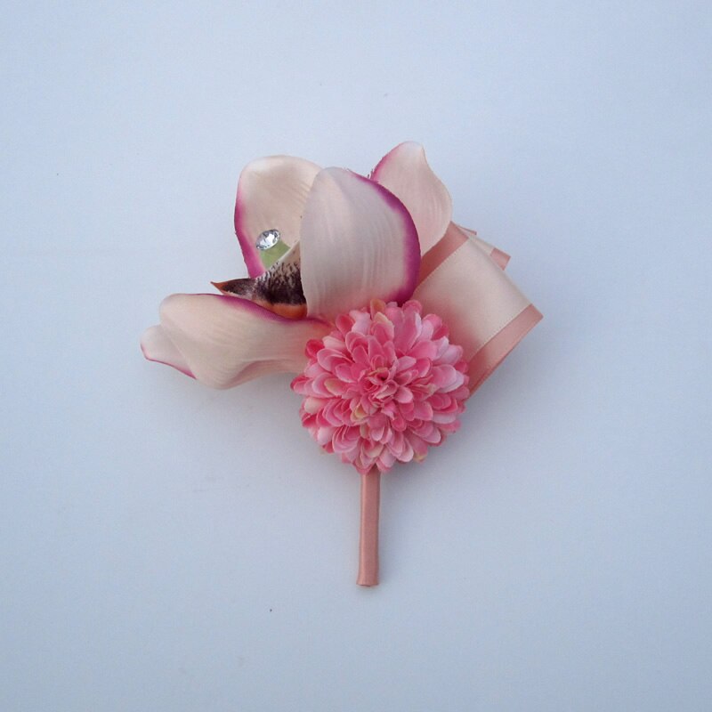 Kyunovia Blume Blume Ich bin Knopfloch Hochzeit Bräutigam Knopfloch Revers Stift Perle Armbinde Prom Ereignis Zubehör Party Handgelenk Korsage FE36: Boutonniere Rosa