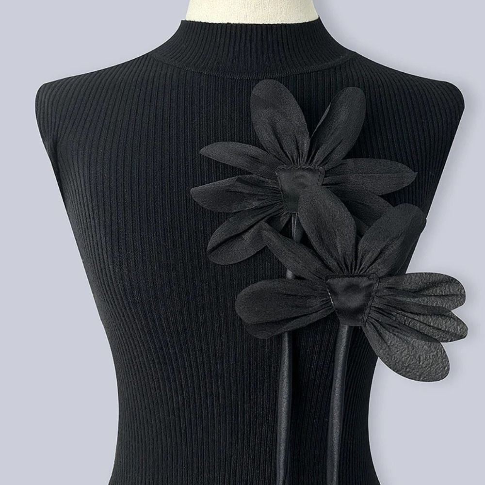 2Stck neue schwarze weiße Stoff Stoff Blume Brosche Stifte Spitze Blume Korsage Anstecknadeln handgemachten Schmuck DIY näHenne Blumen kleidung: Gold-farbe