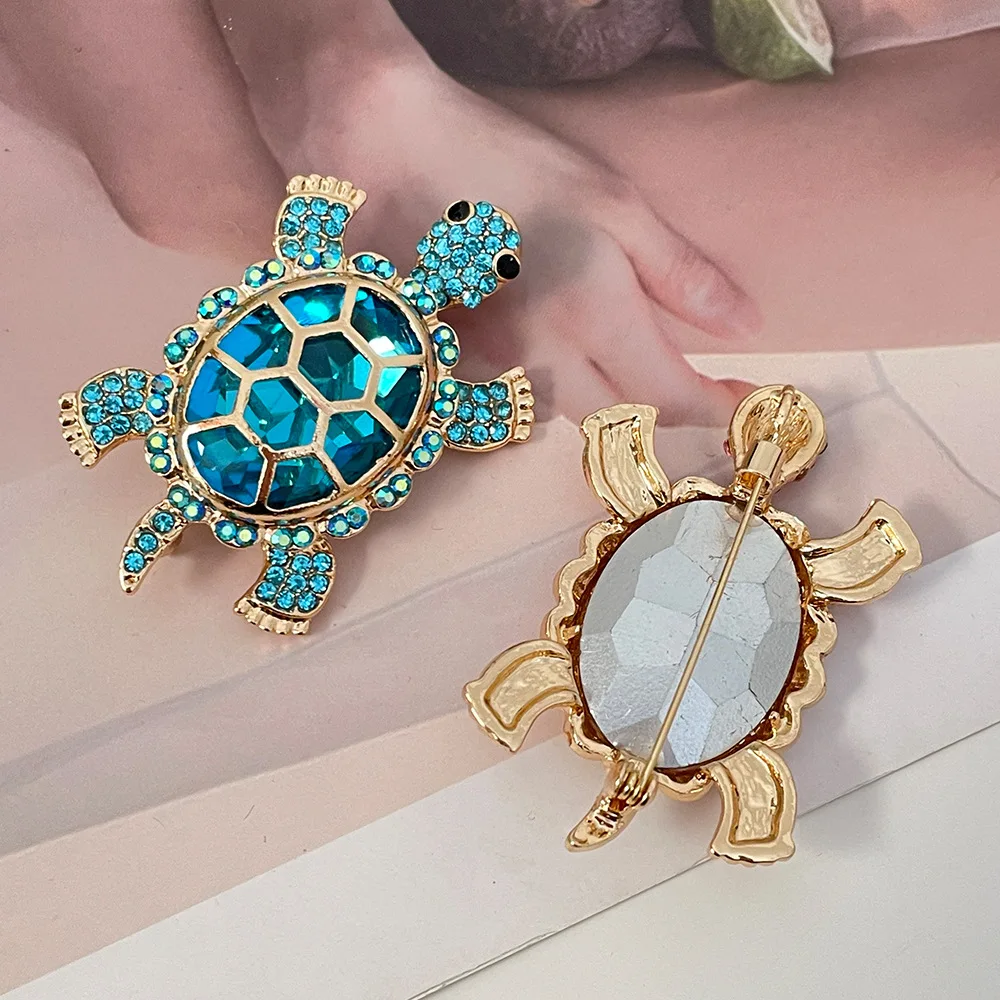 Crystal Turtle Brooches Vintage Metal Lapel Pin for Women Hat Scarf Backpack Badge Marine Animal Protection Souvenirs