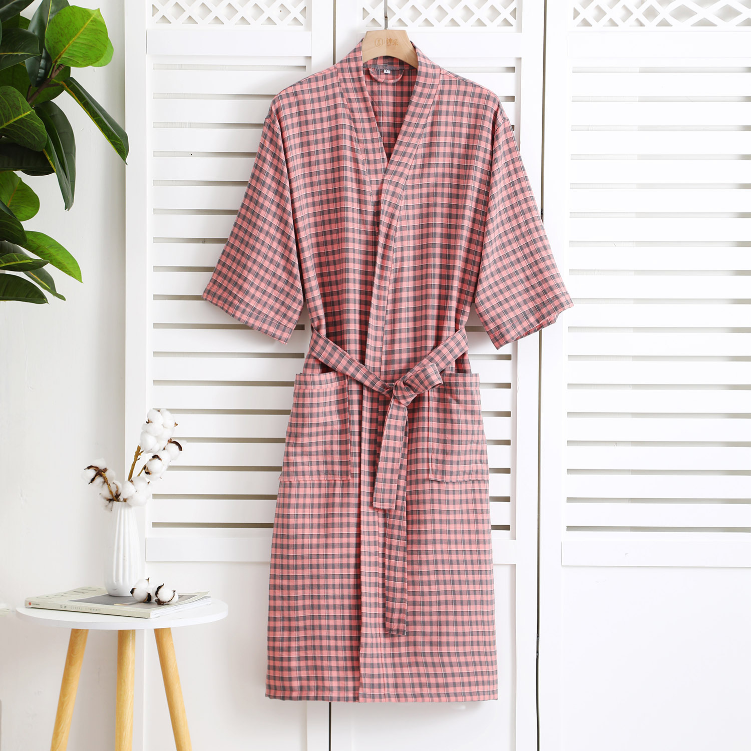 Albornoz de gasa de una sola capa de algodón con a cuadros para parejas, batas finas absorbentes para primavera y verano, ropa de casa Yukata, batas de Hotel: M / Rosa