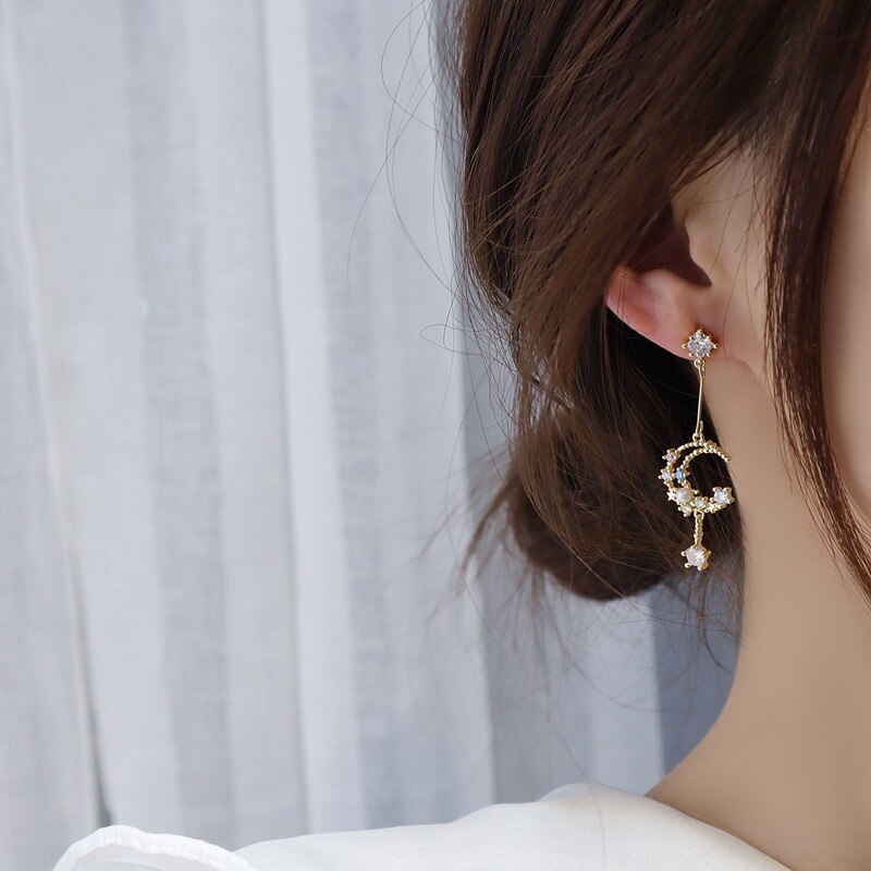 ¡Novedad de ! Pendientes coreanos bonitos de cristal brillante a la para mujer, pendientes largos elegantes de modelado de Luna de metal huecos finos