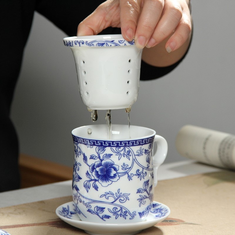 Retro kinesisk blå hvid porcelæn te kop sæt med underkoplåg infuser 260ml keramiske tekop med te filter