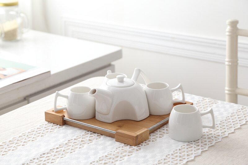 Højkvalitets hvidt porcelæn tesæt inkluderer 1 kande & 4 kopper & 1 bakke