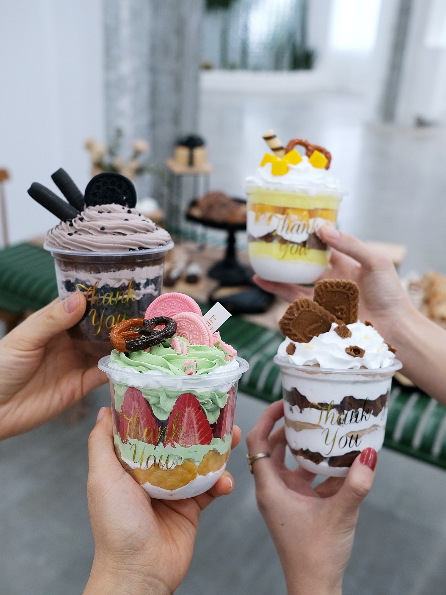 SWEETGO Artificial Bobo Cupcake Dessert 9.5cm U-shaped Simulation Ice Cream Model Self Portrait Gallery Photography Props