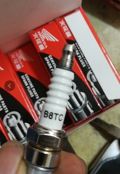 Motorcycle spark plug A7TC D8TC B8TC B8RTC E6TC E5TC E7TC E8TC E9C motorcycle spark stone