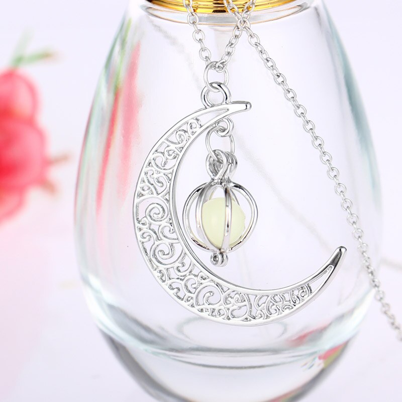 Luxe Glow In The Dark kettingen Lichtgevende Maan en Pompoen hanger Kettingen Voor vrouwen Mode-sieraden Accessoires