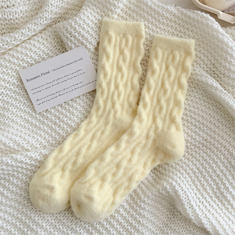 Calcetines cálidos para mujer, japonesa de invierno, calcetines mullidos de Color sólido para niñas, calcetines gruesos y bonitos para el hogar, calcetines suaves Kawaii para otoño: YELLOW