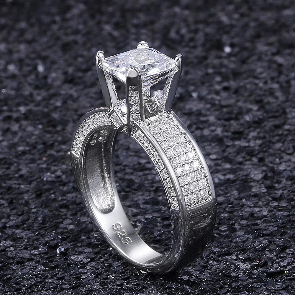 Huitan Hyperbolischen Drei-dimensional CZ Frauen Ring für Hochzeit Engagement Party Mikro Gepflasterte Kristall Zirkon Weibliche -Schmuck